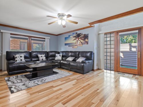 2542 Parnell Ave, Milwaukee, WI 53221-4119