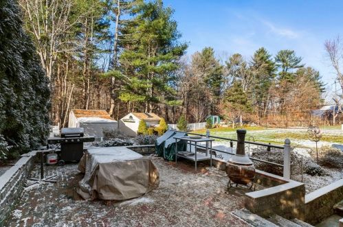 1069 Burt St, Taunton MA 02780-5166 exterior