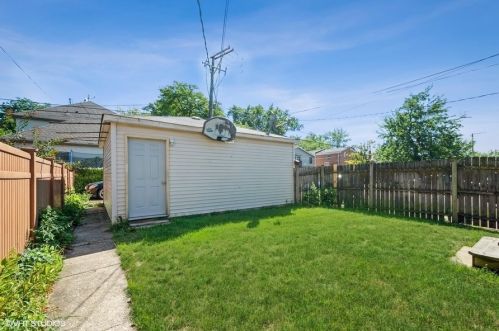 6701 Whipple St, Chicago IL 60652-3445 exterior