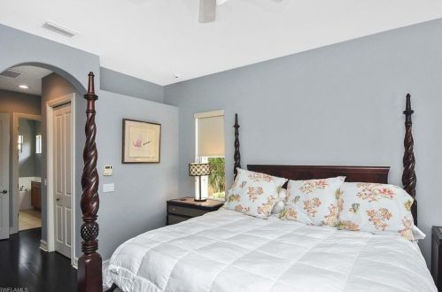 6044 Dogleg Dr, Naples FL 34113-1688 exterior