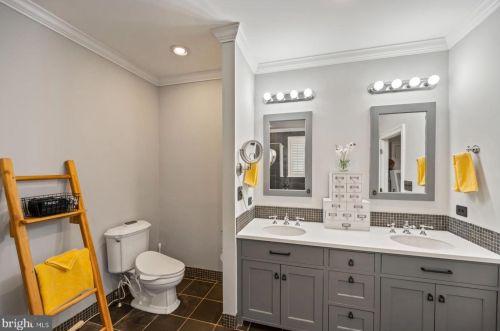 580 Mermaid Ln, Philadelphia PA 19118-4026 exterior