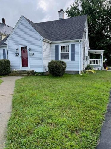 70 Huntington Ave, Woonsocket, RI 02895-1025