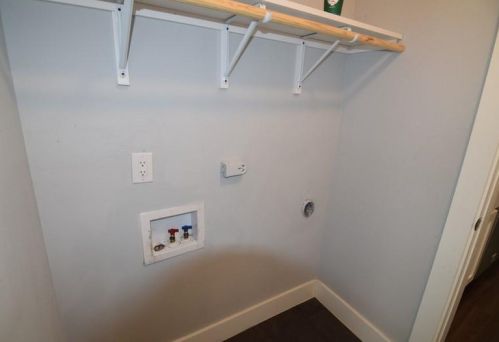 7513 Carriage Dr, Austin TX 78752-1401 exterior