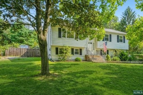 23 Meadow Ln, Hackettstown, NJ 07840-4115