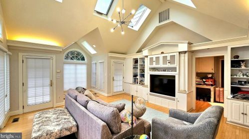 17815 Fraley Farm Rd, Rockville MD 20855-1664 exterior