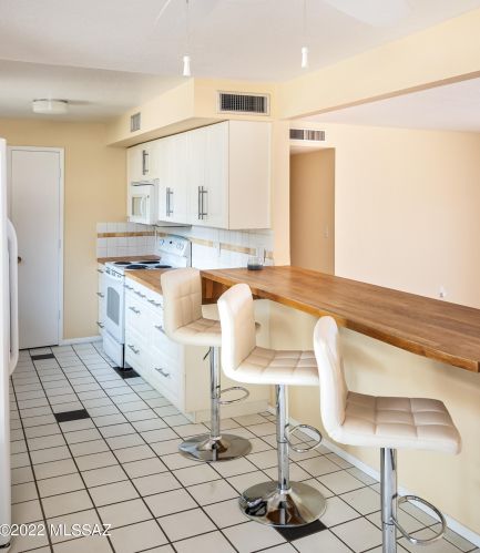 9648 5th St, Tucson, AZ 85748-3304