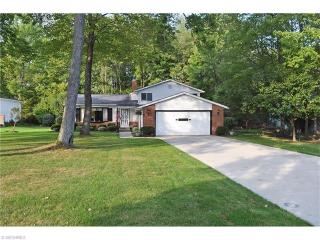 35805 Meadowdale Dr, Cleveland OH  44139-3060 exterior