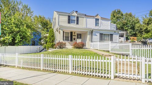 5054 Hayes St, Washington, DC 20019-4804