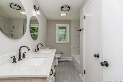 11 Colonial Dr, North Haven CT 06473-1238 exterior