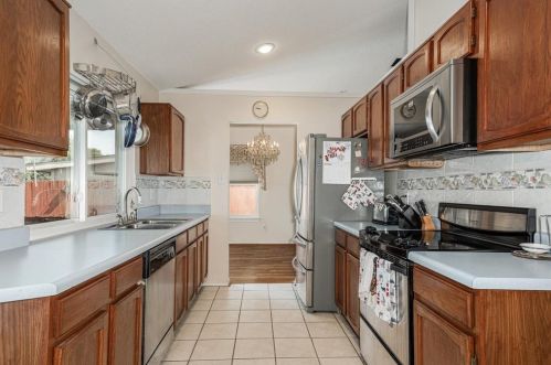 1311 Lakeshore Dr, Irving TX 75060-6675 exterior