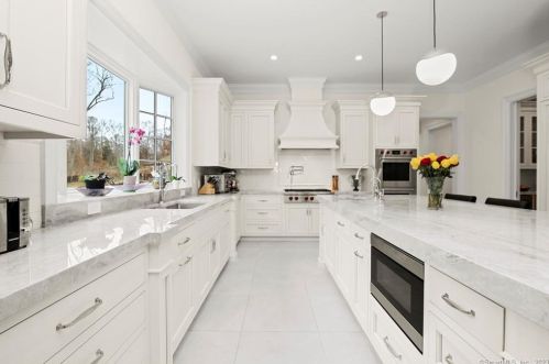 31 Baldwin Farms, Greenwich CT 06831-3307 exterior