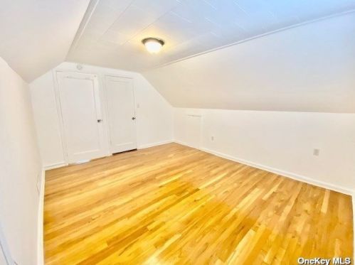 87 Regent St, Valley Stream NY 11580-4029 exterior