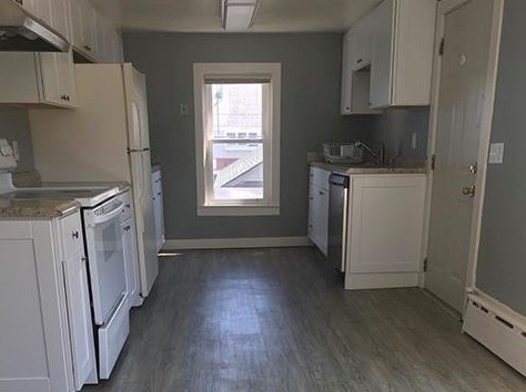 2 Lucas Ave, Middletown RI 02840-3918 exterior