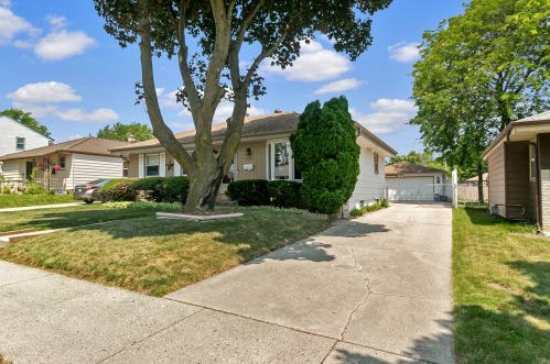 6122 Boehlke Ave, Milwaukee, WI 53223-5409