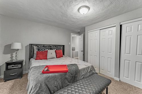 1323 Bellaire Pl, Pittsburgh PA  15226-1829 exterior