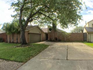 2362 College Green Dr, Houston TX  77058-2207 exterior