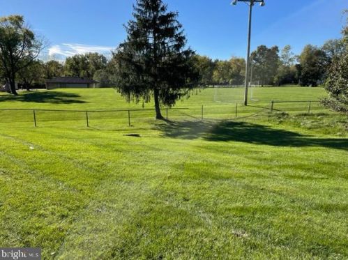 1036 Gum Pl, Huntingdon Valley PA 19006-1716 exterior