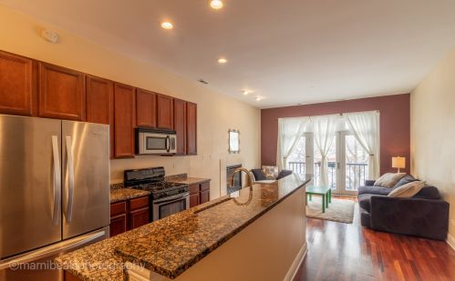 6620 Kenwood Ave, Chicago, IL 60637-4569