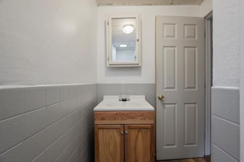 106 Carrick Ave, Pittsburgh PA  15210-4324 exterior