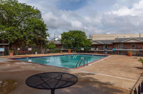 6904 Colonial Woods Dr, Saint Louis MO 63129-1041 exterior