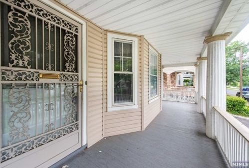 725 Degraw Ave, Newark NJ  07104-1616 exterior