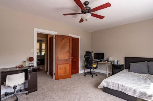 5701 Pocusset St, Pittsburgh PA 15217-2218 exterior