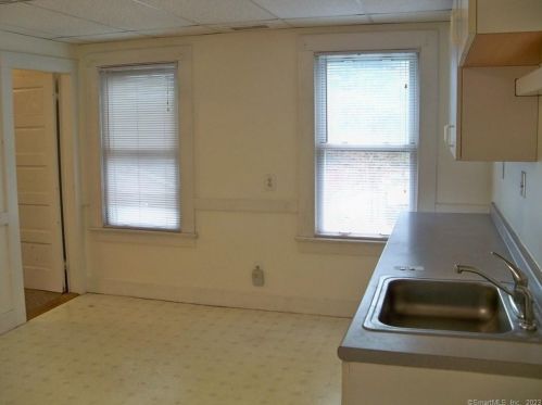 104 Meadow St, Wallingford CT 06492-3614 exterior