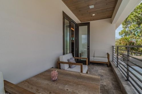 1249 Rordon Ave, Naples FL 34103-4518 exterior