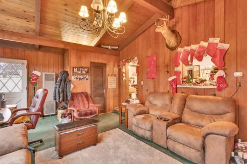 550 Dixie Dr, Pittsburgh PA 15235-4528 exterior