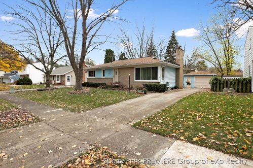 966 Hampton Dr, Grand Rapids, MI 49505-5928