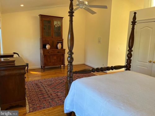 3946 Highwood Ct, Washington DC 20007-2131 exterior