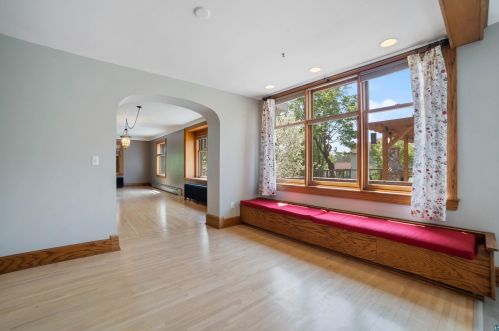 2127 Columbus Ave, Duluth MN 55803-2516 exterior