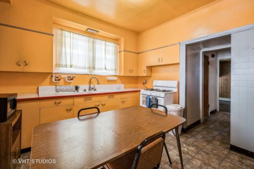 1227 73rd St, Chicago IL 60638-5918 exterior