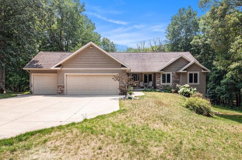 1811 Starr View Ln, Middlevle MI  49333-8066 exterior
