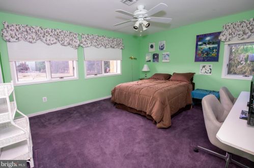 699 Longview Dr, Huntingdon Valley PA 19006-2219 exterior