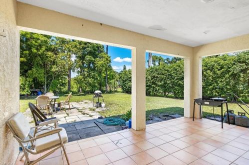 5305 Warren St, Naples FL 34113-8746 exterior