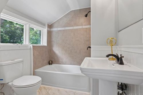 27 Lewis Blvd, Killingly CT 06239-1627 exterior