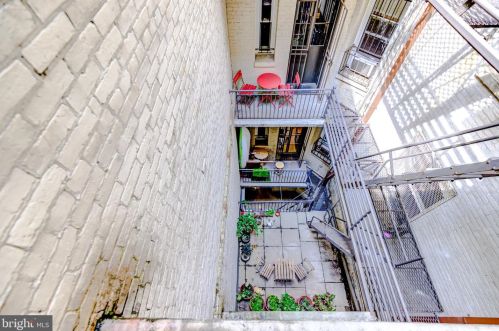 1705 P St, Washington DC  20036-1353 exterior