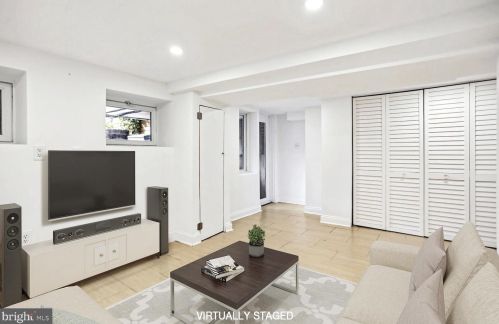 123 Rhode Island Ave, Washington DC  20001-1672 exterior