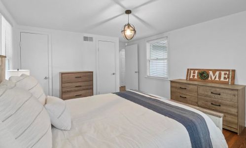 2130 Sunset Ave, Waukegan IL 60087-3434 exterior