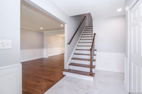 425 Rosemary St, Dearborn Heights MI  48127-3681 exterior