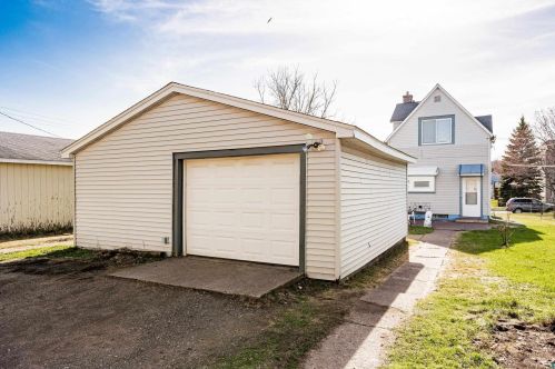 222 56 Ave, Duluth MN 55807-2308 exterior