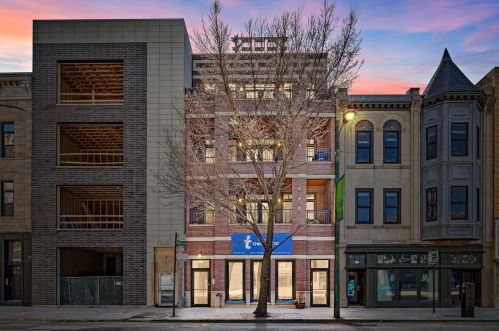 3058 Lincoln Ave, Chicago IL 60657-4208 exterior