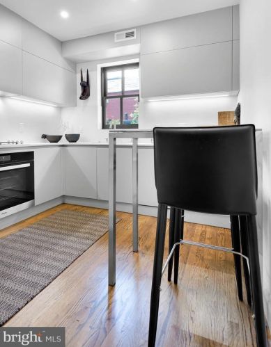 418 5th St, Washington DC  20003-2051 exterior