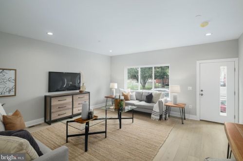 429 Lemonte St, Philadelphia PA 19128-4534 exterior