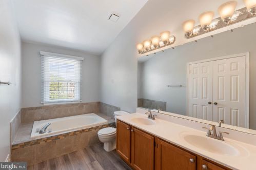 7047 Chesley Search Way, Alexandria VA 22315-4754 exterior