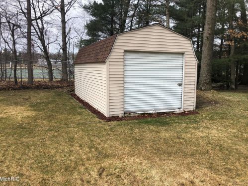 1665 Roberts Rd, Meskegon MI 49445-1549 exterior