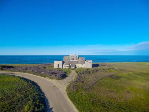 31 Starbuck Rd, Nantucket MA  02554-2540 exterior