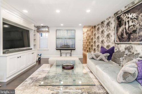 2109 Locust St, Philadelphia PA 19103-4802 exterior