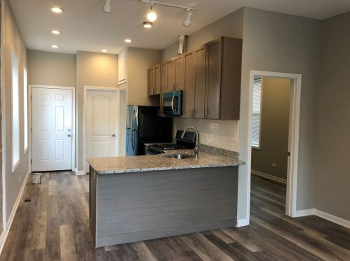 2951 25th St, Chicago, IL 60623-4122